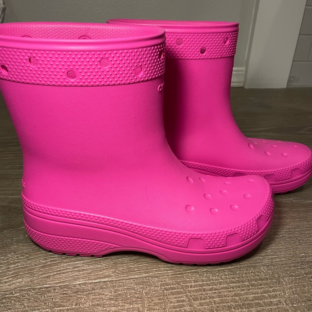 Like new! Women's Rain Boot Crocs Pink Size 11